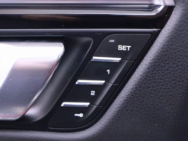 Certified 2024 Porsche Macan AWD/4WD image 24