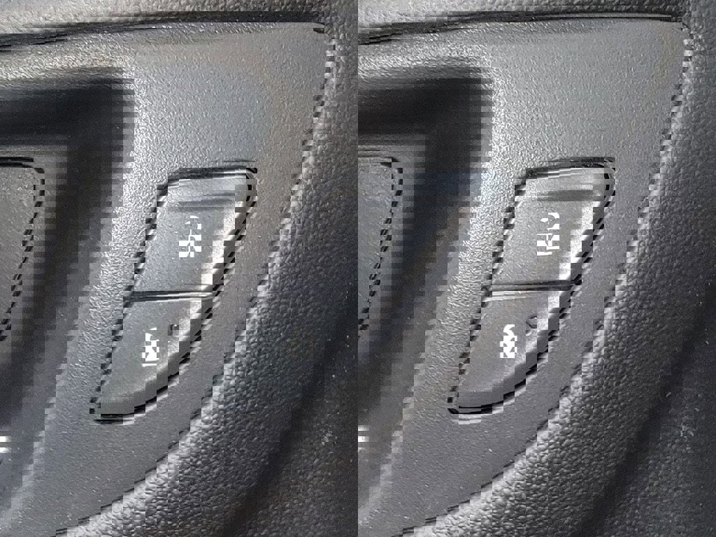 Used 2020 Chevrolet Equinox LT w/ Driver Convenience Package image 19