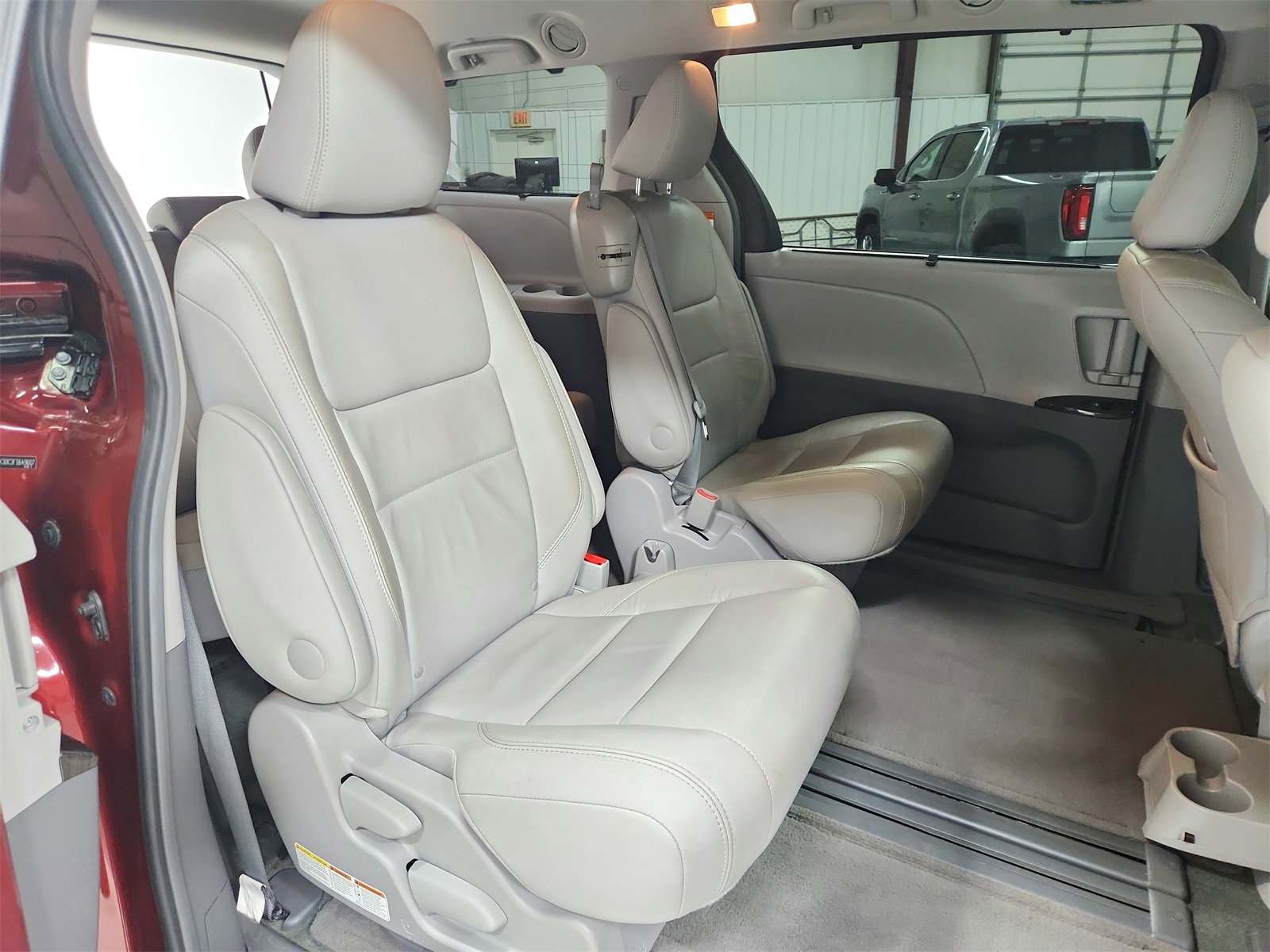 Used 2015 Toyota Sienna XLE Premium image 39