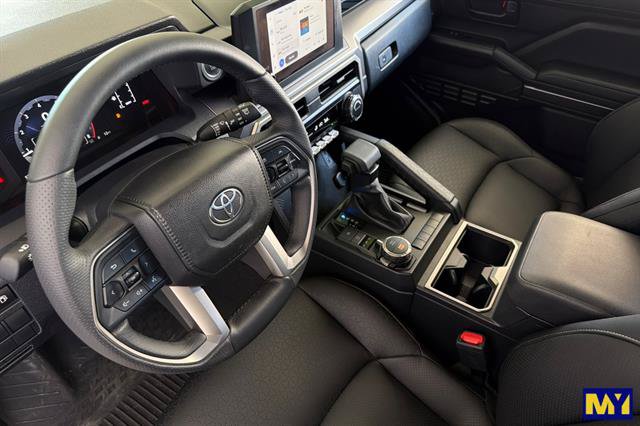 Used 2025 Toyota 4Runner SR5 AWD/4WD image 10
