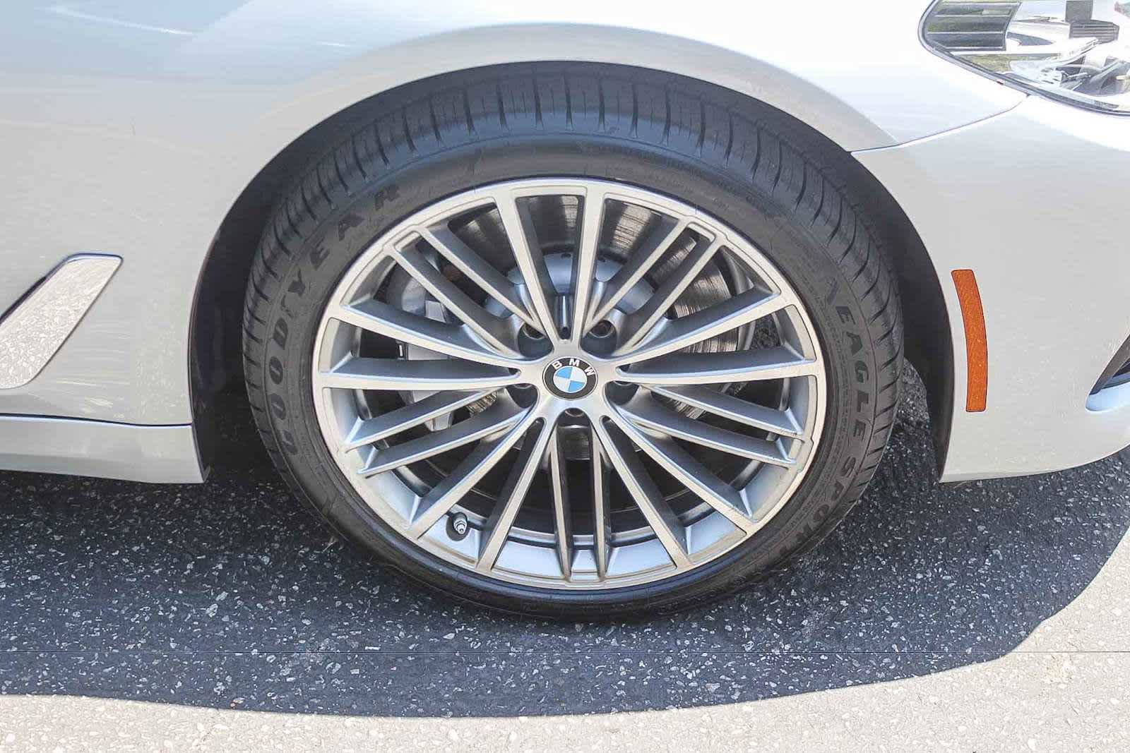 Used 2020 BMW 530e w/ Convenience Package RWD image 9