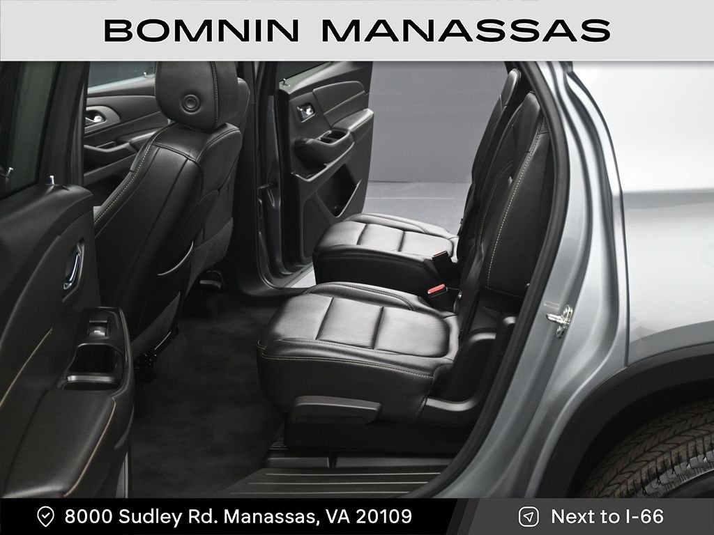 Used 2023 Chevrolet Traverse LT image 12