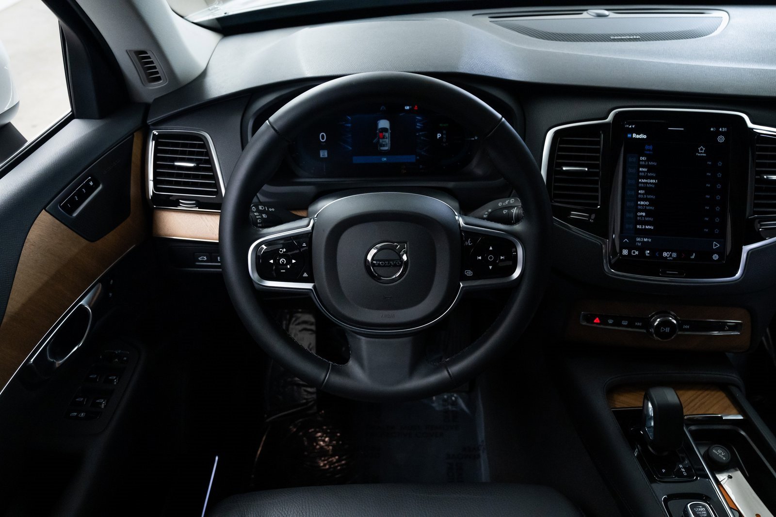 Used 2025 Volvo XC90 T8 Plus image 12