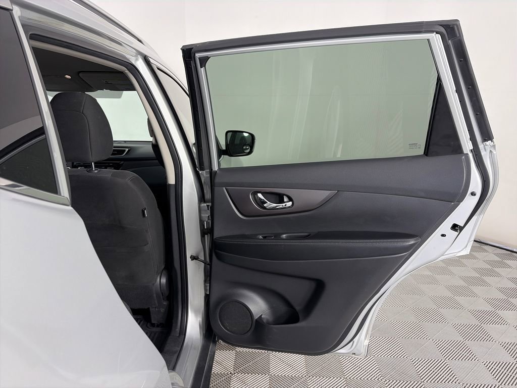 Used 2015 Nissan Rogue SV image 27