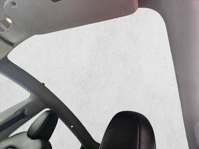 Used 2022 Tesla Model Y Long Range image 17