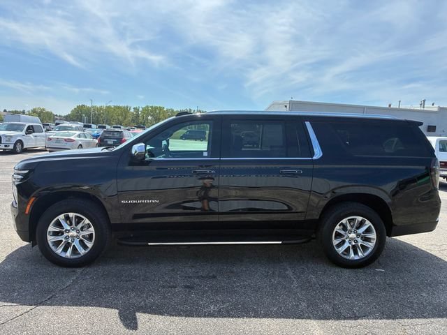 Used 2025 Chevrolet Suburban Premier AWD/4WD image 10