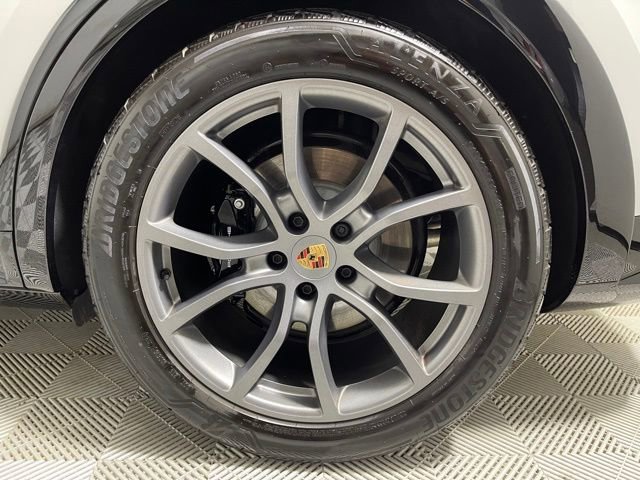 Used 2025 Porsche Cayenne GTS image 17