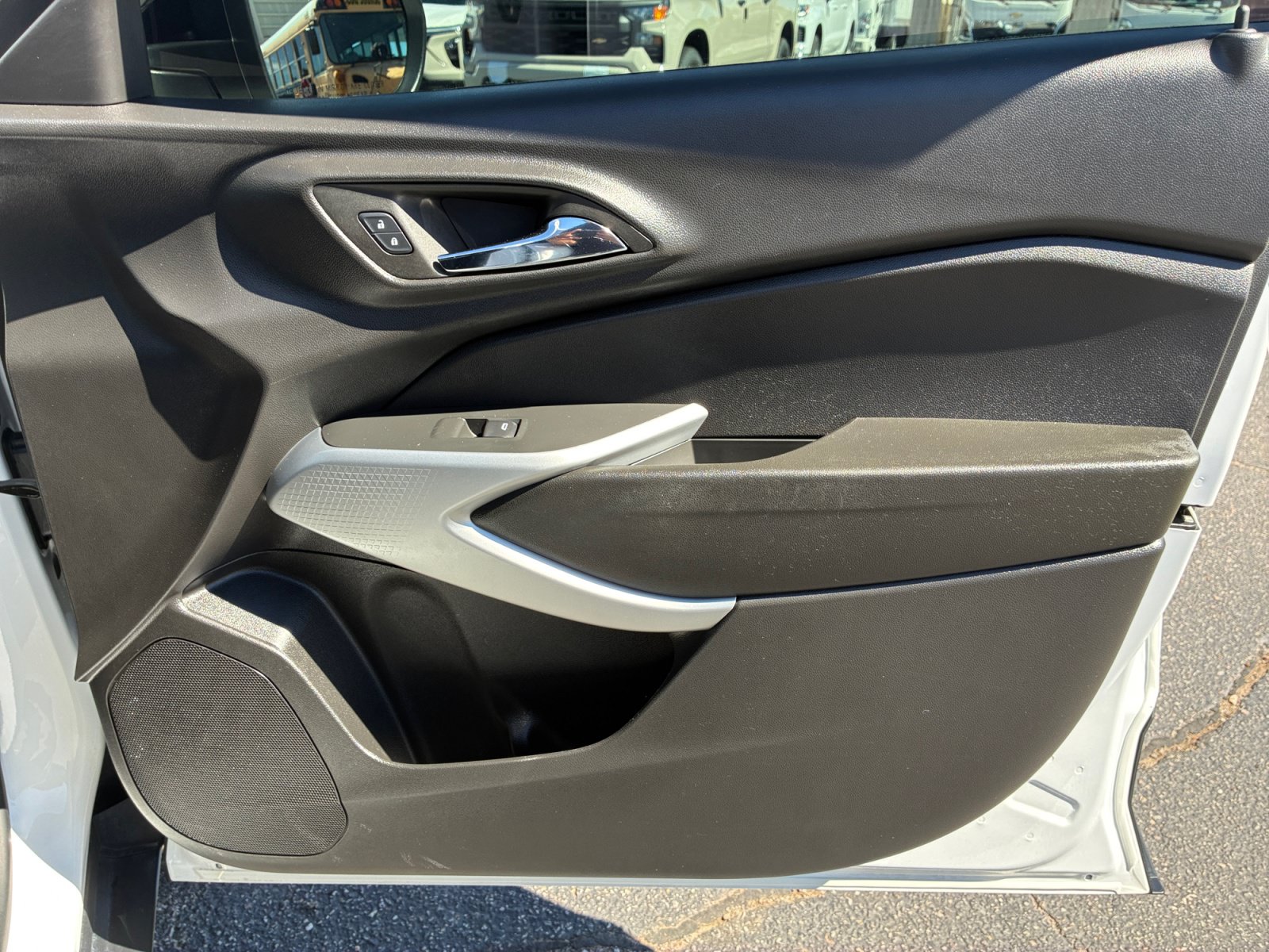 Used 2024 Chevrolet Trax RS FWD image 31