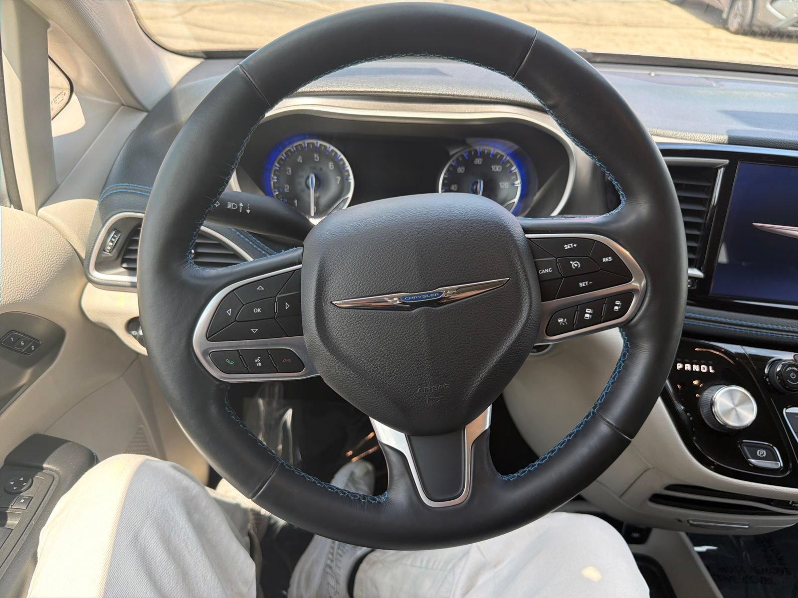 Used 2021 Chrysler Pacifica Touring-L FWD image 15