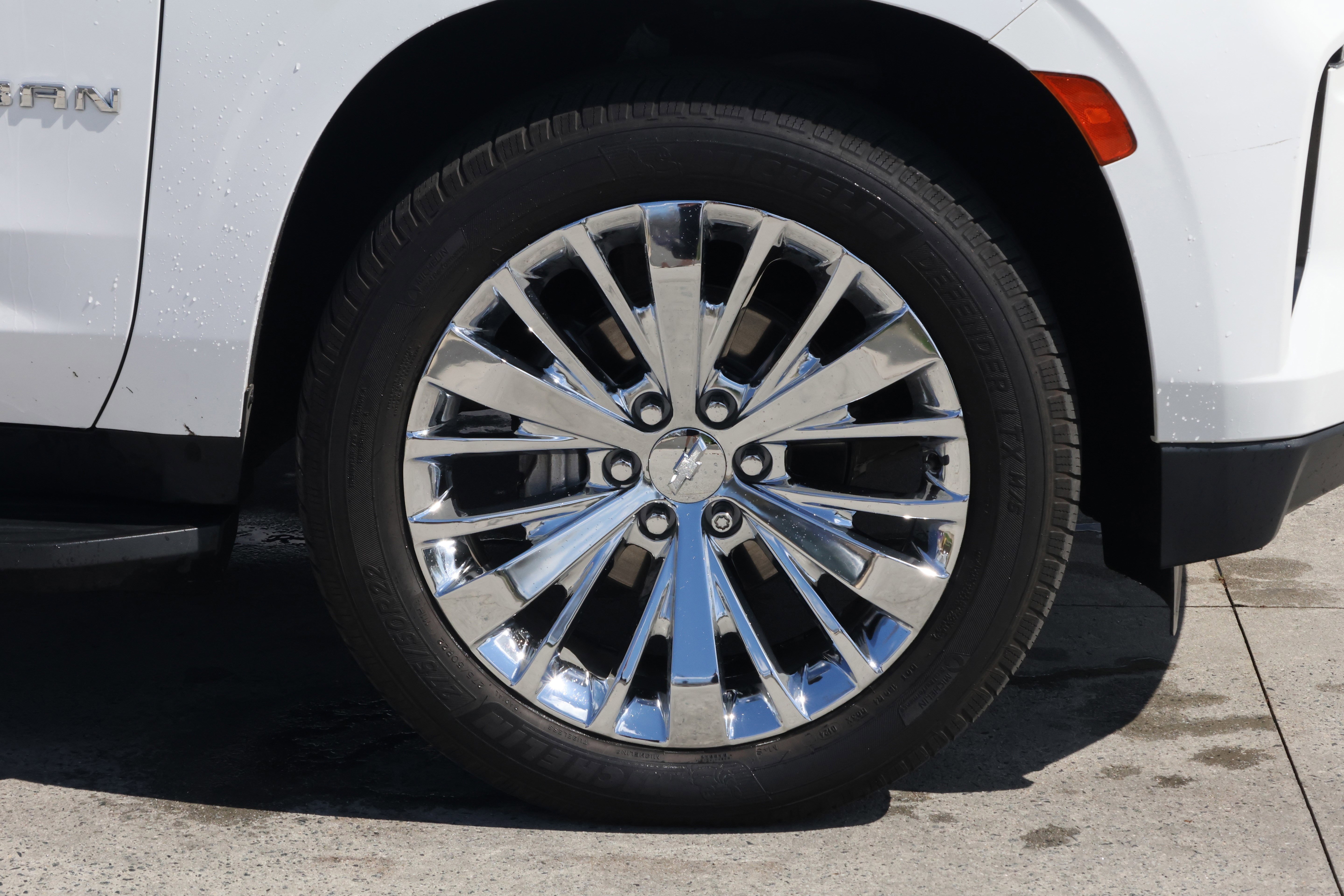 Used 2021 Chevrolet Suburban Premier w/ Premium Package image 11