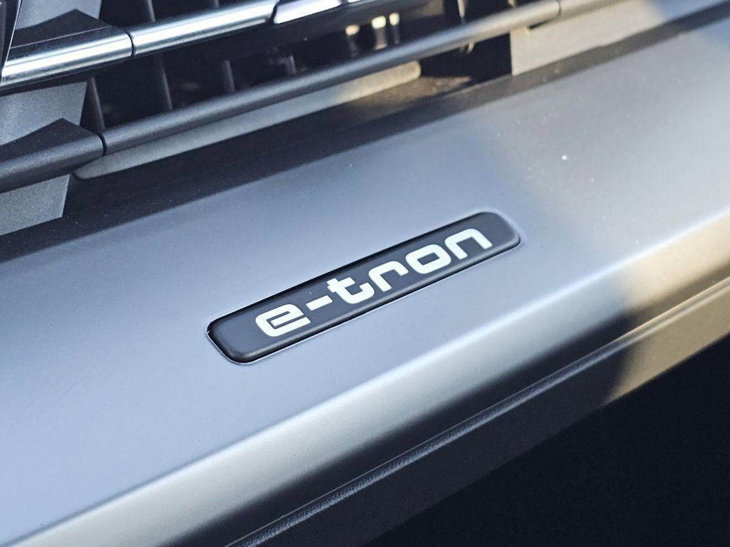 Used 2023 Audi Q4 e-tron Premium w/ Convenience Package image 18