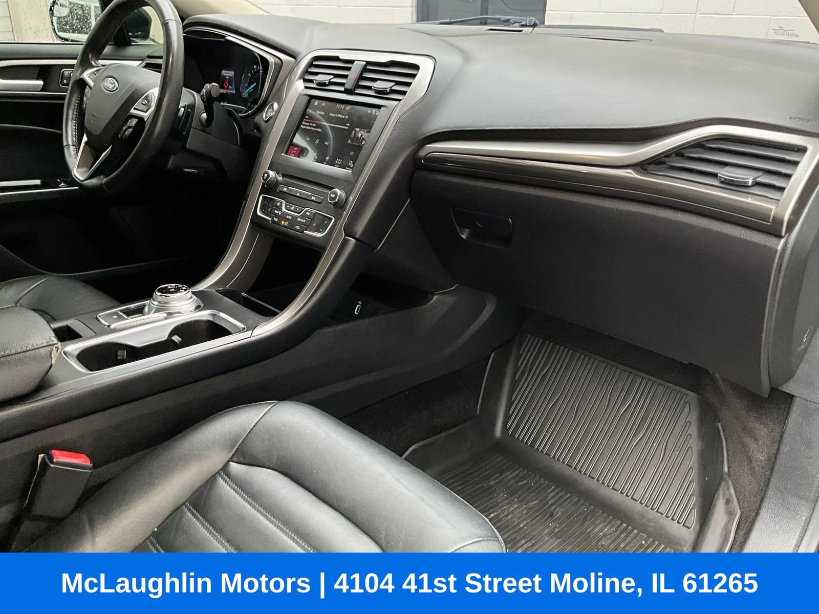 Used 2017 Ford Fusion SE w/ Fusion SE Technology Package AWD/4WD image 9