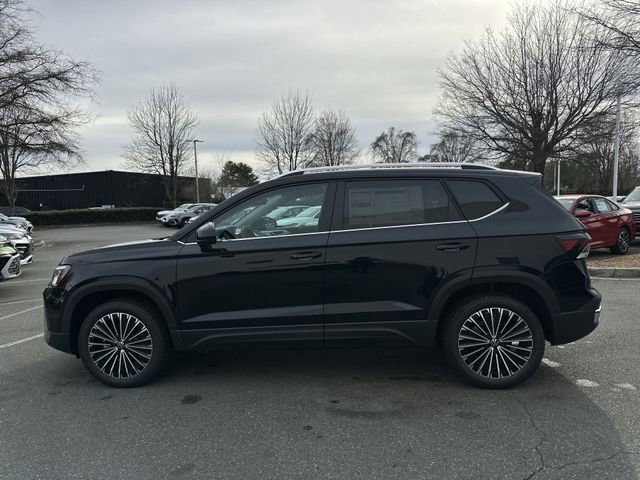 New 2026 Volkswagen Taos SE FWD image 2