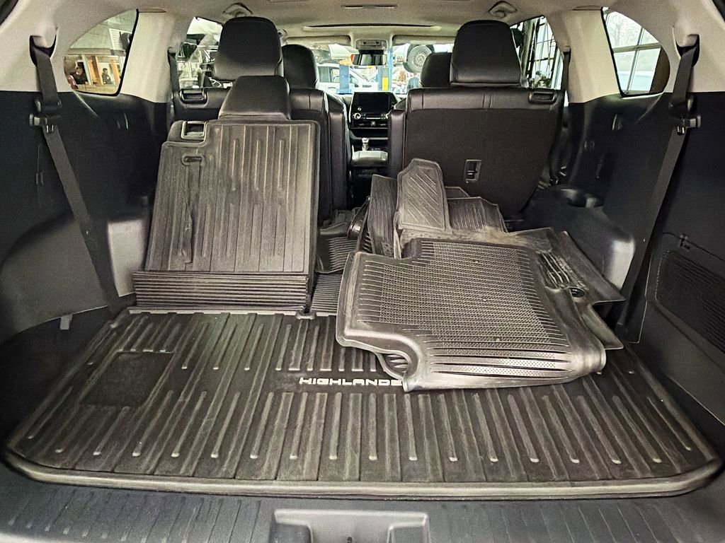 Used 2023 Toyota Highlander XLE AWD/4WD image 28