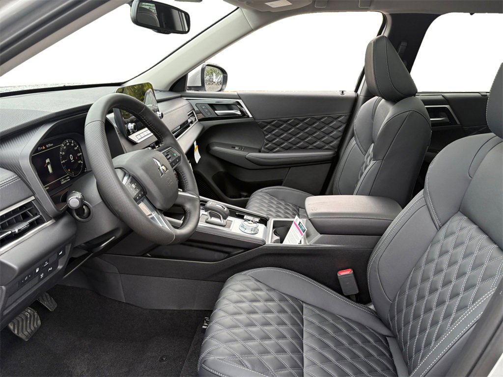 New 2025 Mitsubishi Outlander SEL image 3