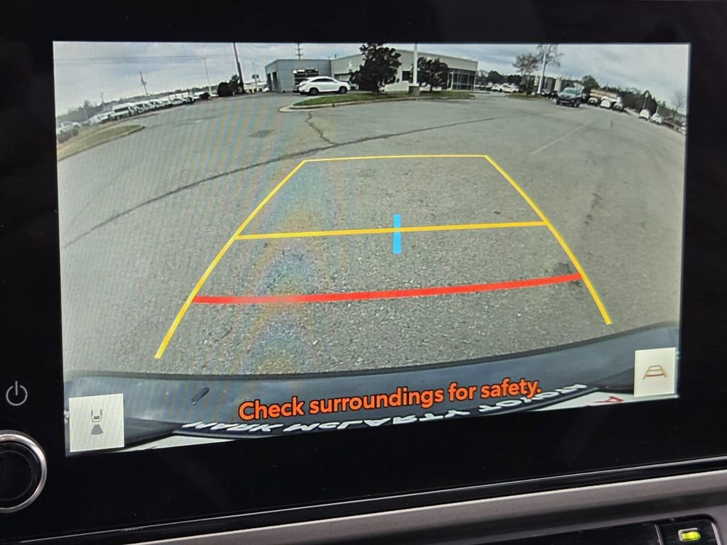 Used 2025 Toyota Camry SE image 17