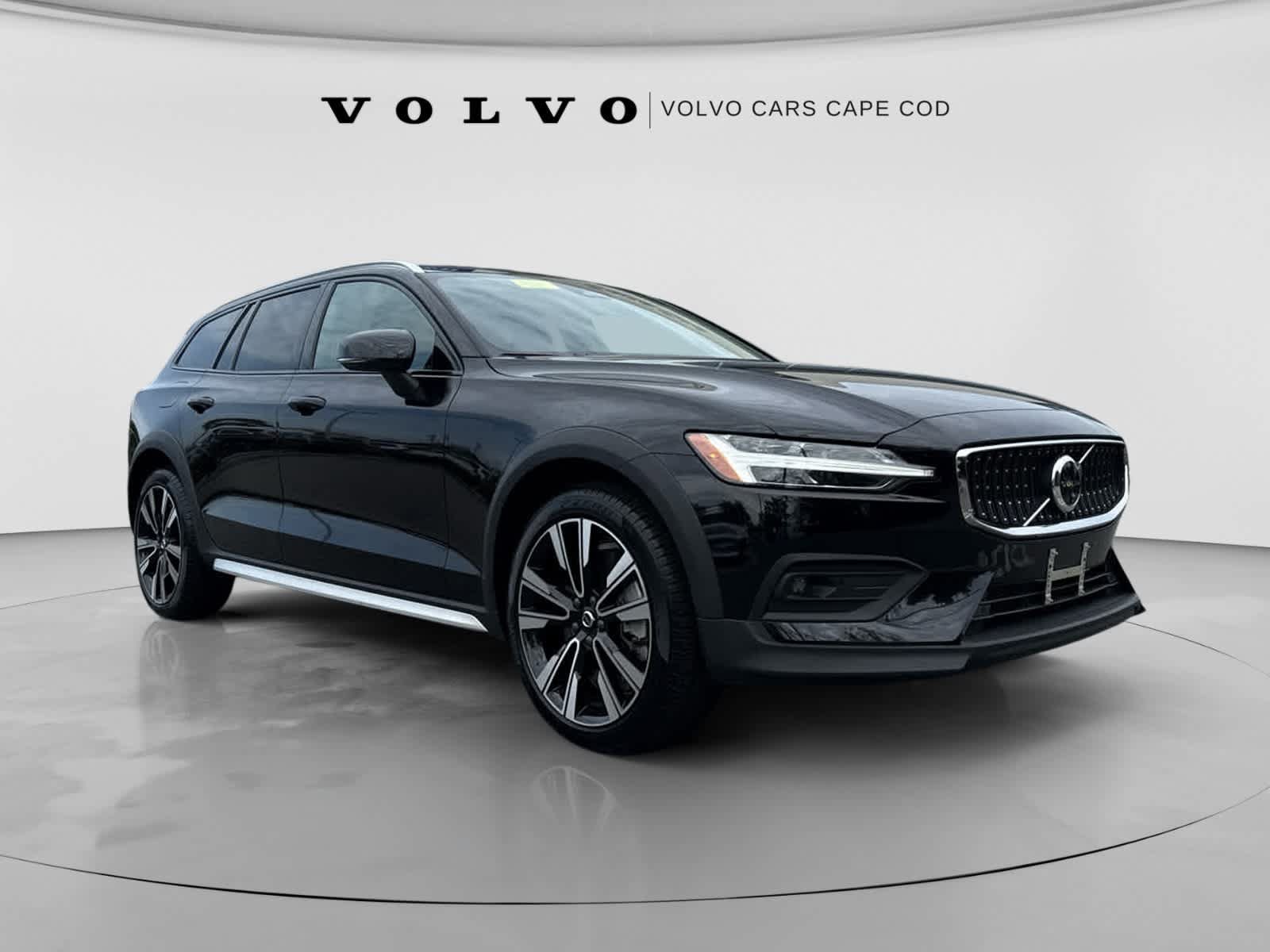 Used 2026 Volvo V60 B5 Cross Country Ultra w/ Protection Package Premier AWD/4WD image 2