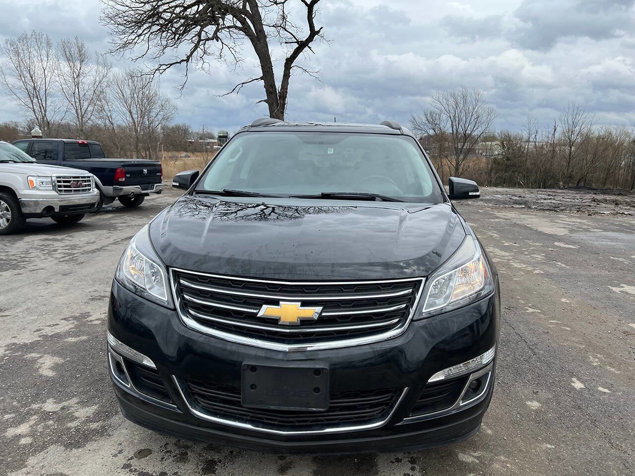 Used 2015 Chevrolet Traverse LT w/ Style and Technology Package image 2