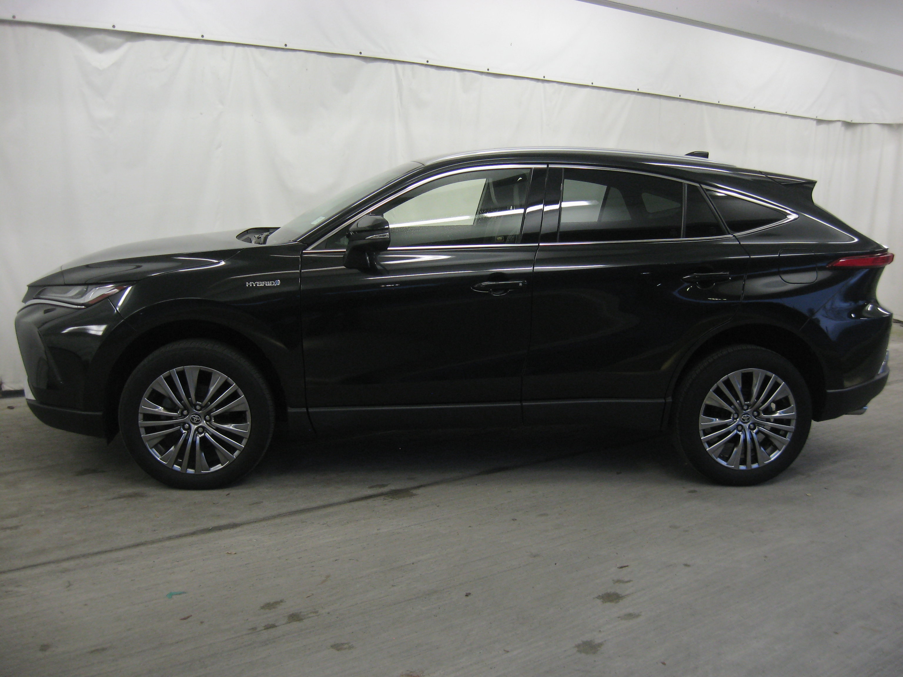 Used 2021 Toyota Venza XLE image 25