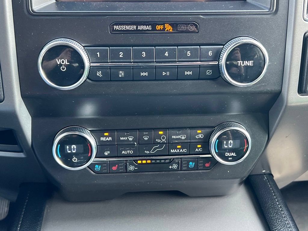 Used 2019 Ford Expedition Max XLT w/ Equipment Group 202A AWD/4WD image 30