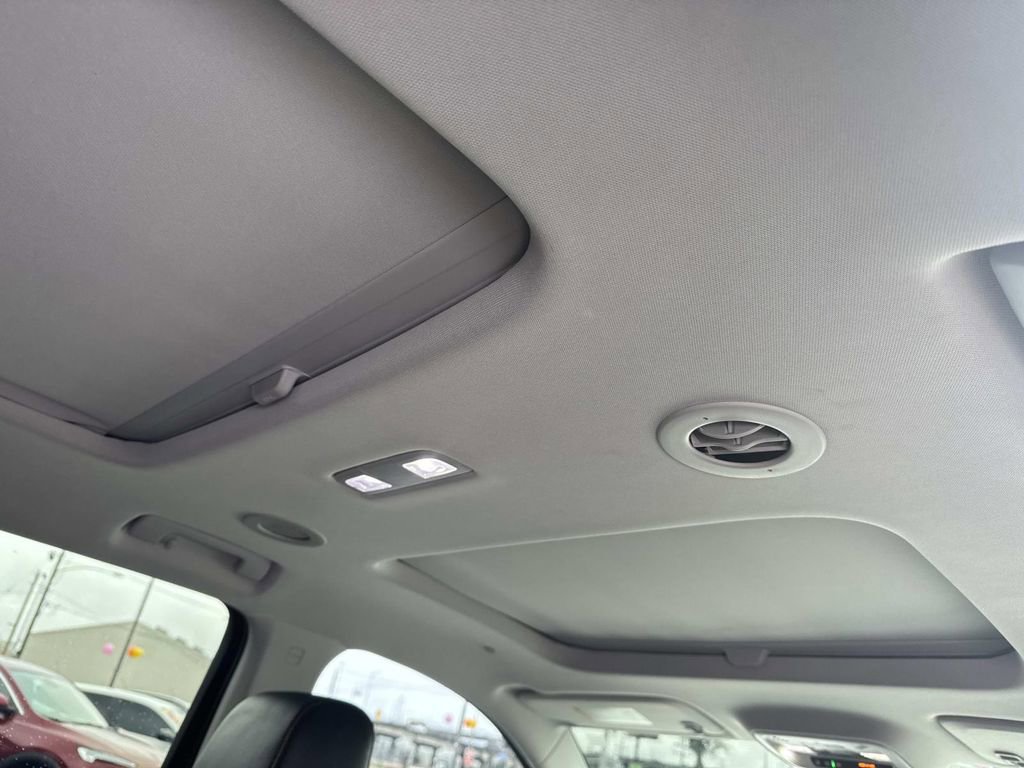 Used 2021 Chevrolet Traverse Premier w/ Redline Edition FWD image 11