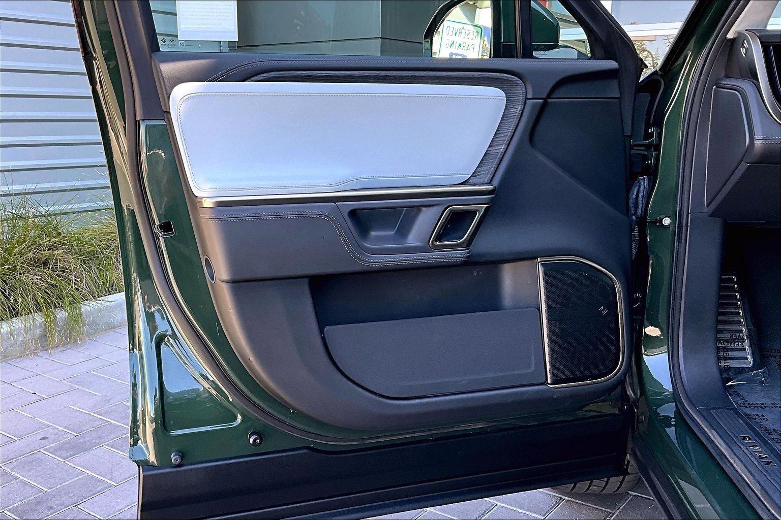 Used 2024 Rivian R1S Adventure AWD/4WD image 23