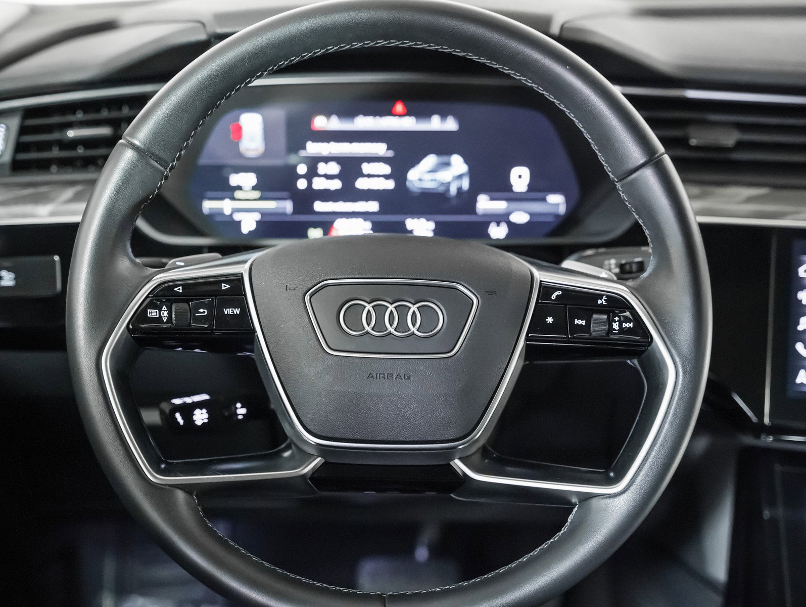 Used 2022 Audi e-tron Premium Plus w/ Premium Plus Package image 15