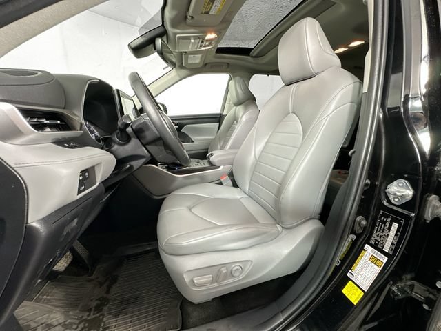 Used 2023 Toyota Highlander XLE AWD/4WD image 18