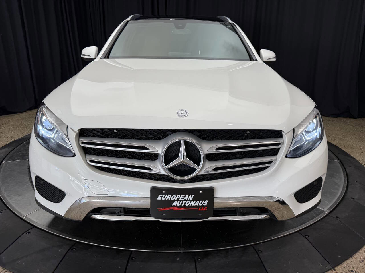 Used 2017 Mercedes-Benz GLC 300 4MATIC image 3