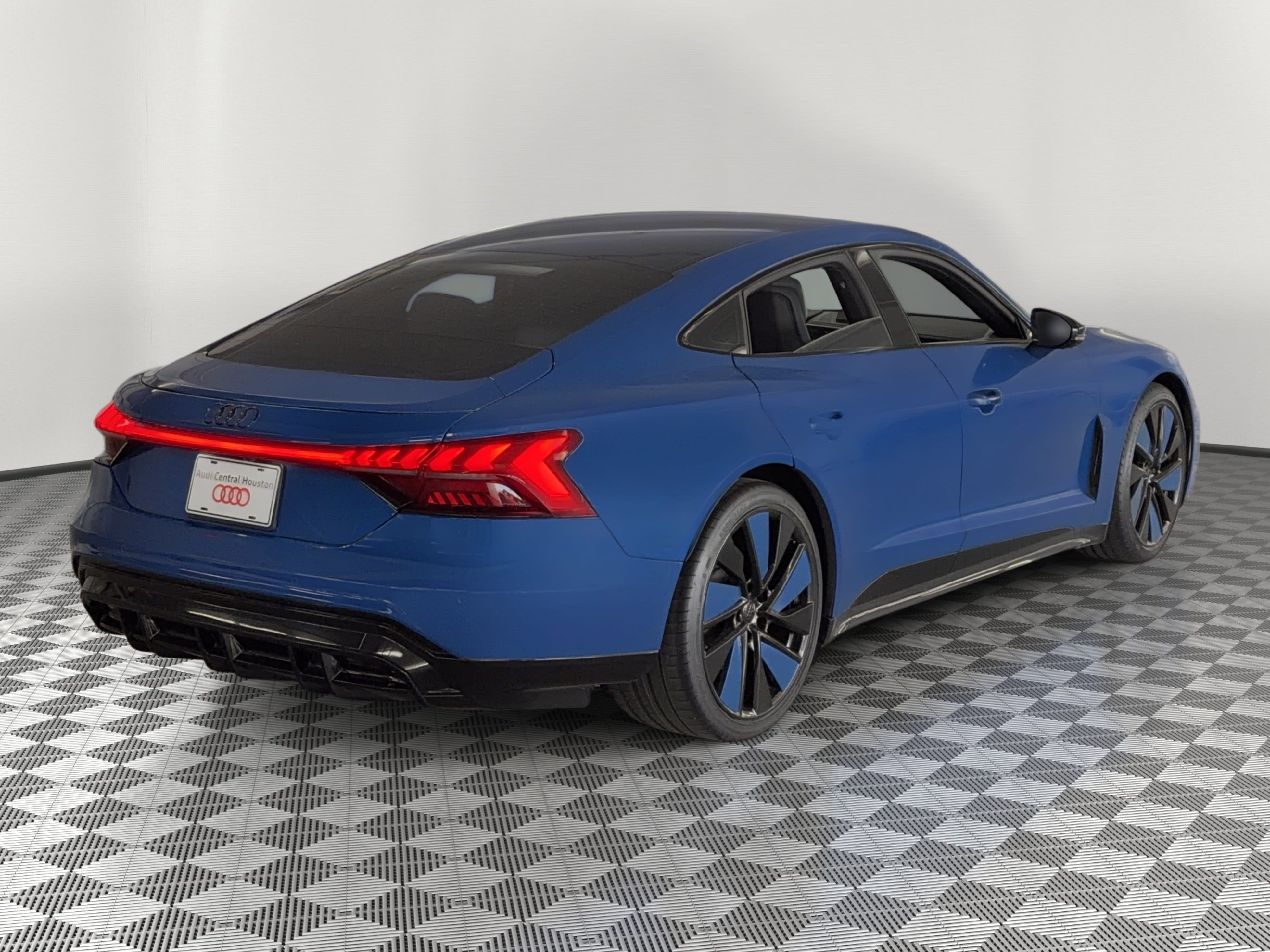 Used 2022 Audi e-tron GT Prestige w/ Prestige Package image 9