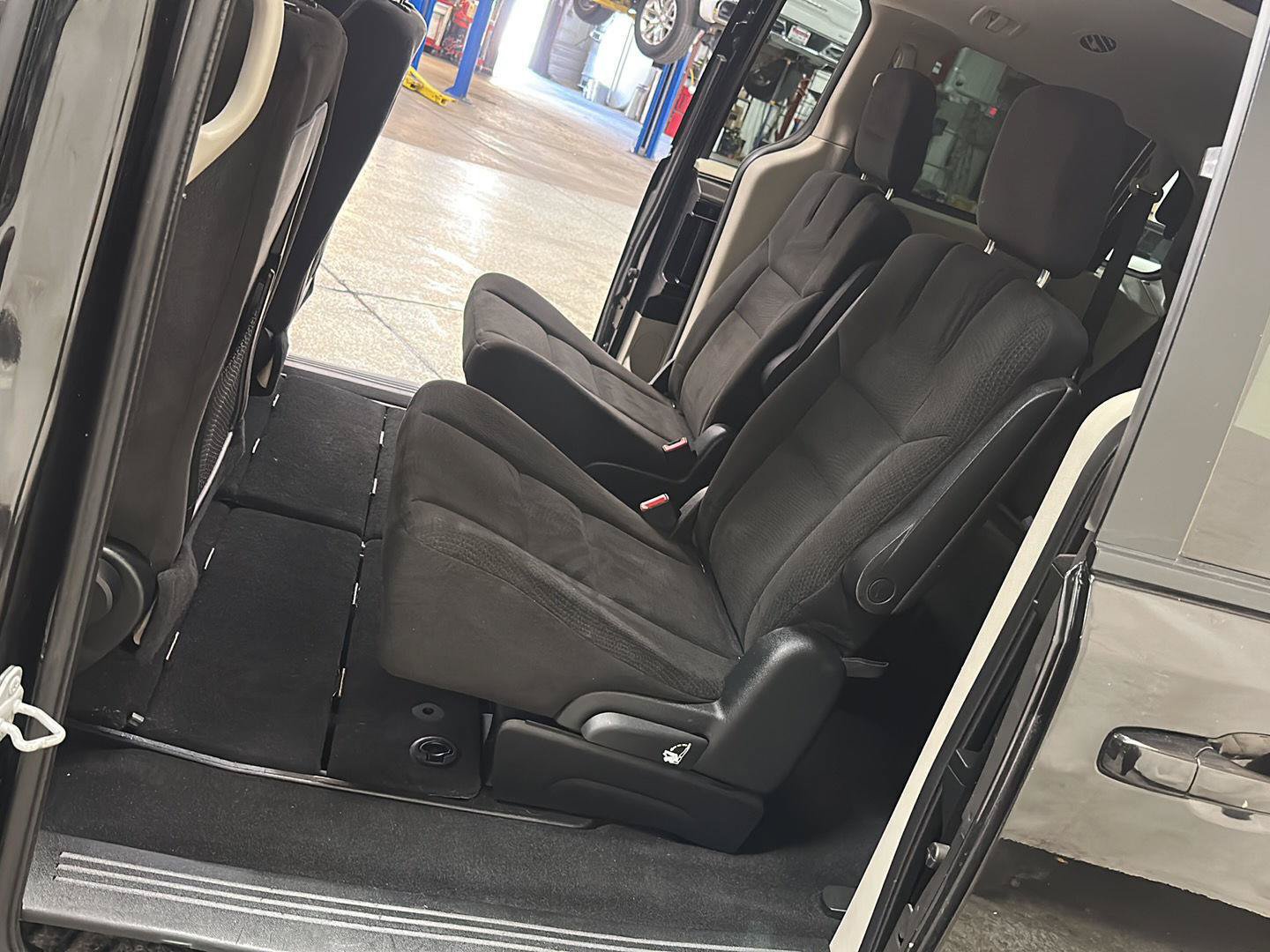 Used 2014 Dodge Grand Caravan SE w/ Quick Order Package 29E SE FWD image 25