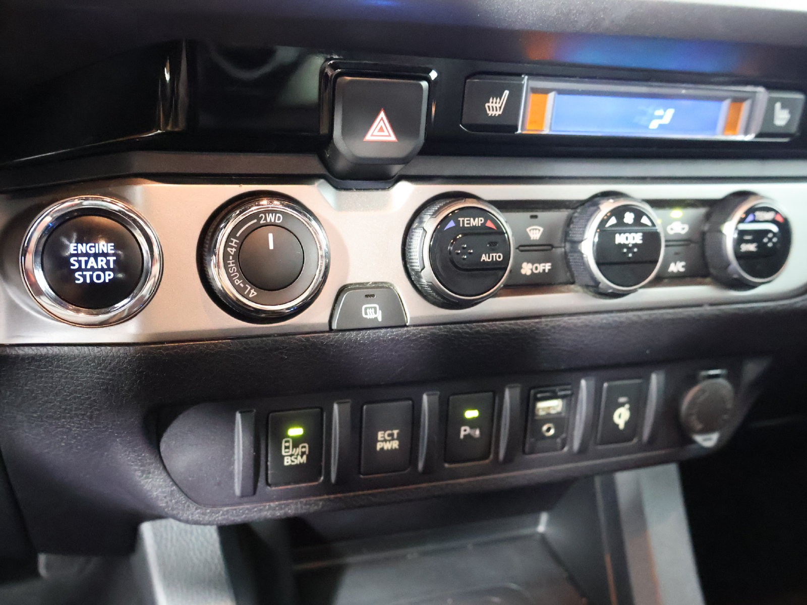 Used 2016 Toyota Tacoma Limited w/ Towing Package AWD/4WD image 37