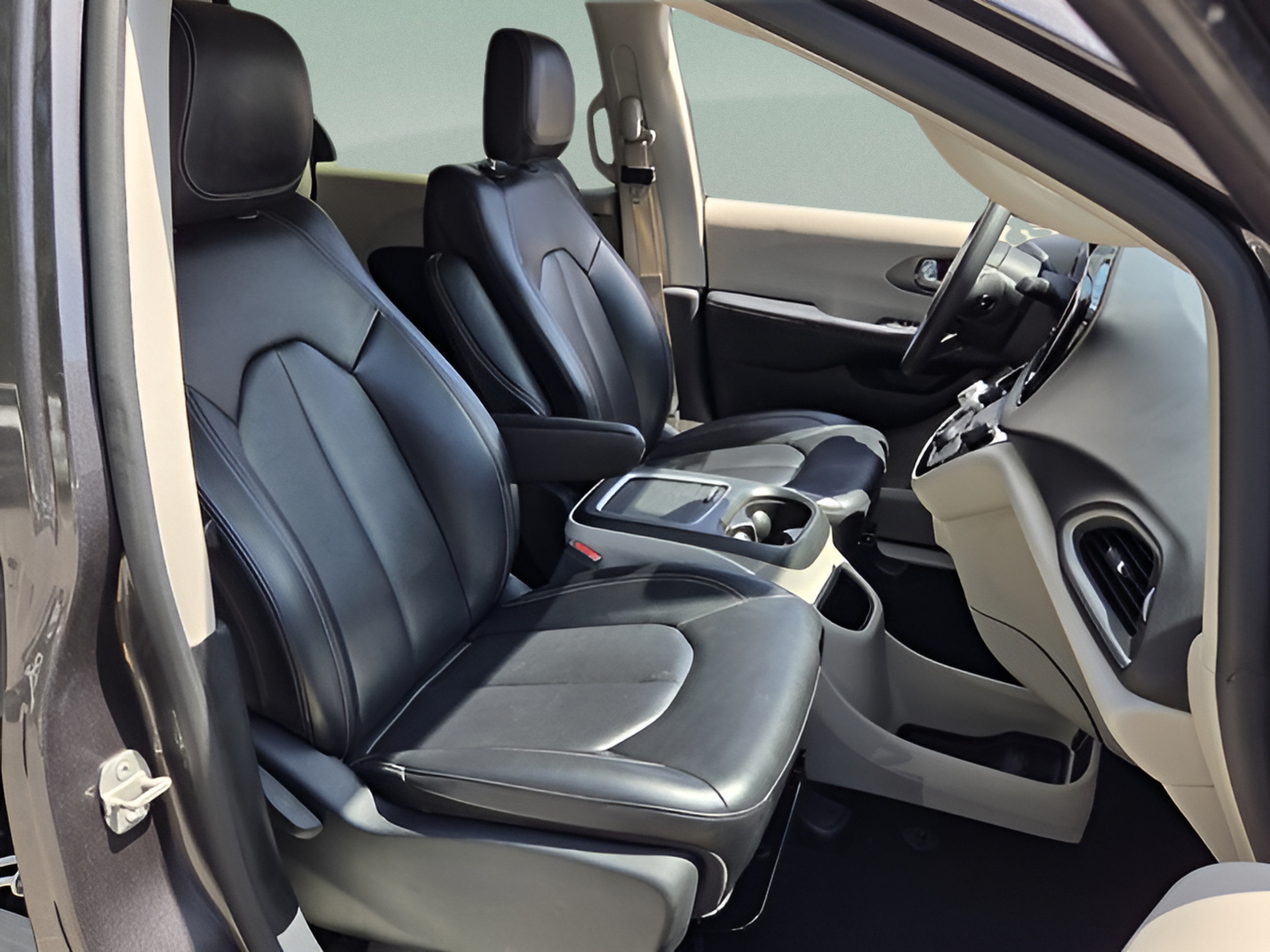 Used 2023 Chrysler Pacifica Touring-L FWD image 18