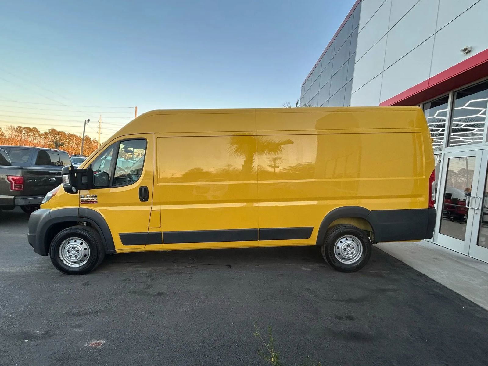 Used 2018 RAM ProMaster 3500 w/ Interior Convenience Group image 8