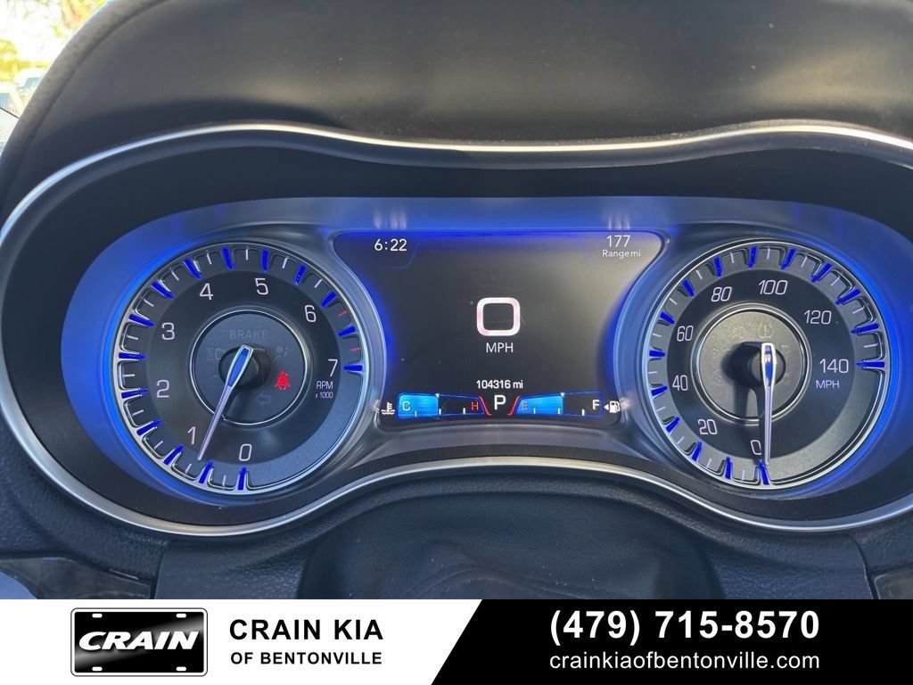 Used 2017 Chrysler 300 C RWD image 7