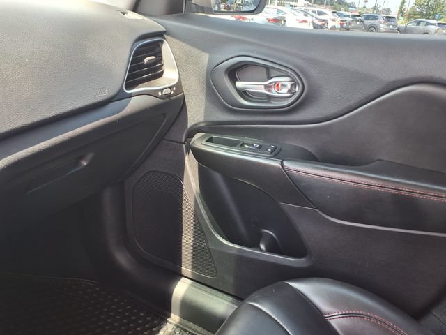 Used 2020 Jeep Cherokee Trailhawk AWD/4WD image 10