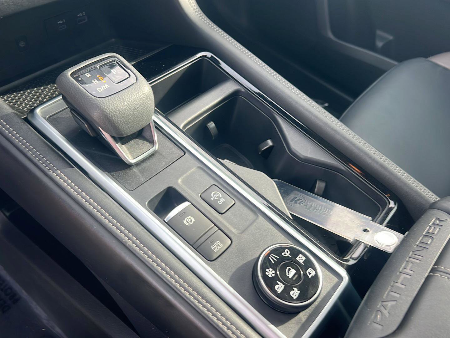 Used 2023 Nissan Pathfinder Platinum image 31