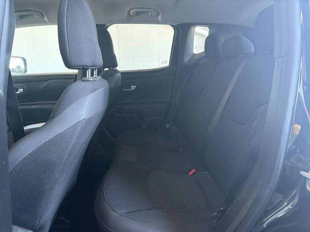 Used 2018 Jeep Renegade Altitude image 35