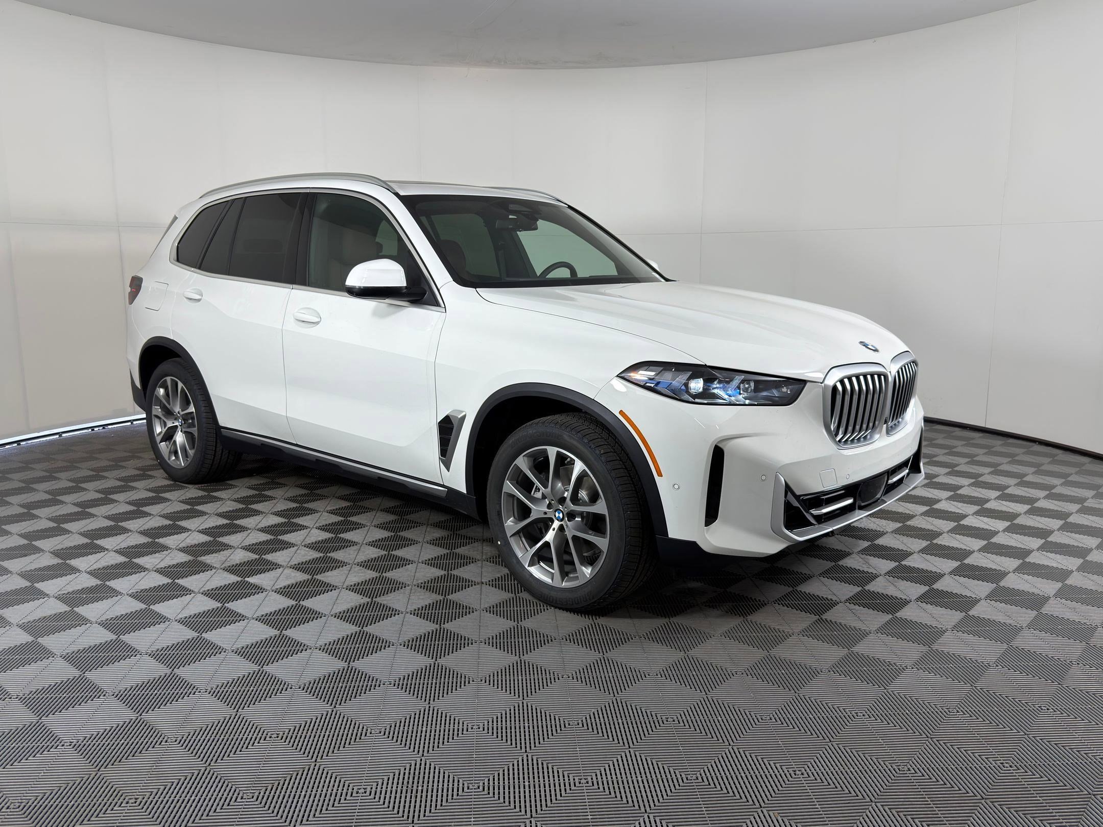 Used 2026 BMW X5 sDrive40i w/ Parking Assistance Package RWD image 7