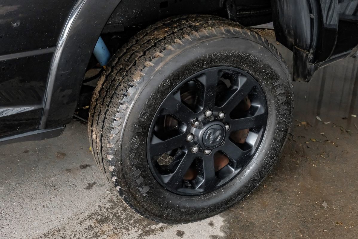 Used 2019 RAM 2500 Laramie w/ Black Appearance Package AWD/4WD image 64