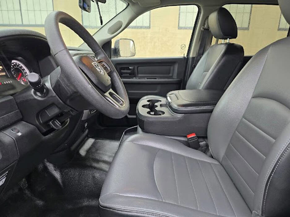 Used 2022 RAM 1500 Tradesman w/ Chrome Appearance Group image 11