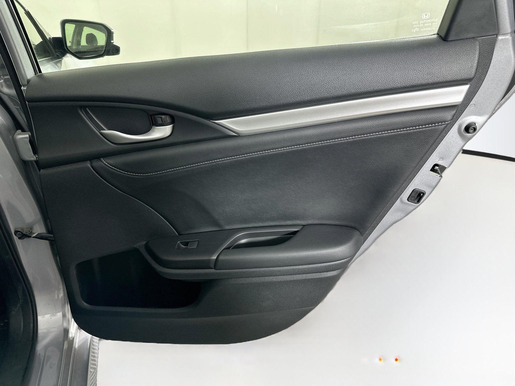 Used 2018 Honda Civic EX-L image 27