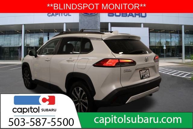 Used 2022 Toyota Corolla Cross XLE image 6