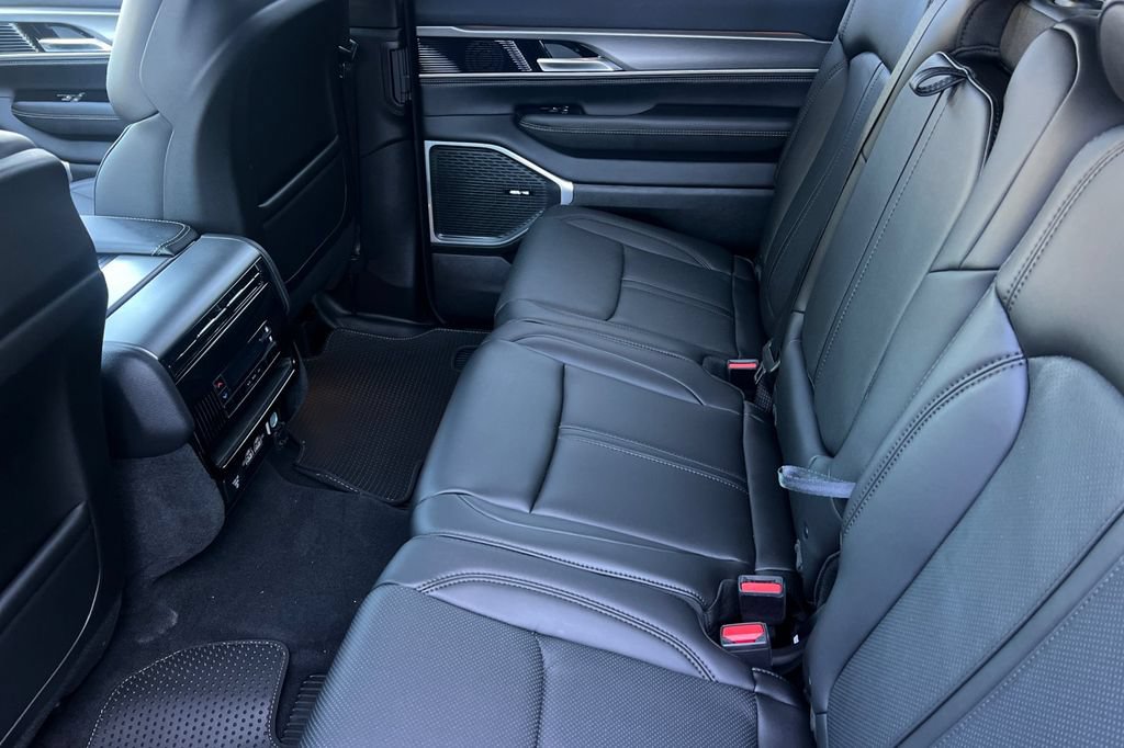 New 2026 Jeep Grand Wagoneer L 4WD w/ Premium Group I image 12