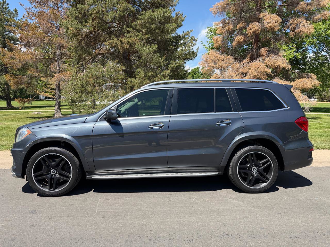 Used 2013 Mercedes-Benz GL 550 4MATIC image 2