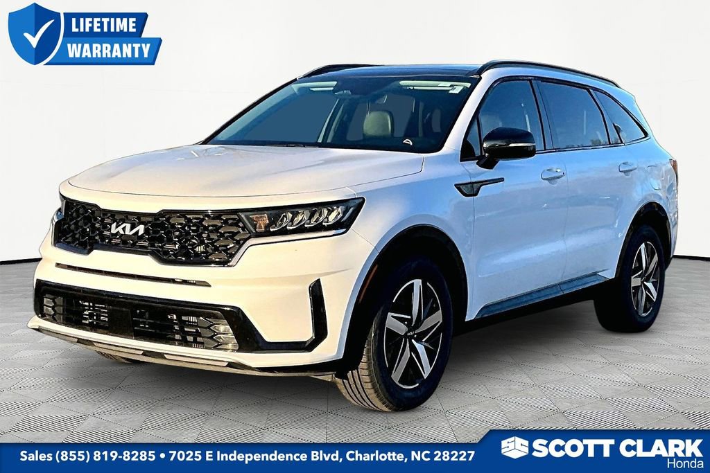 Used 2022 Kia Sorento EX w/ Panoramic Sunroof Package image 3