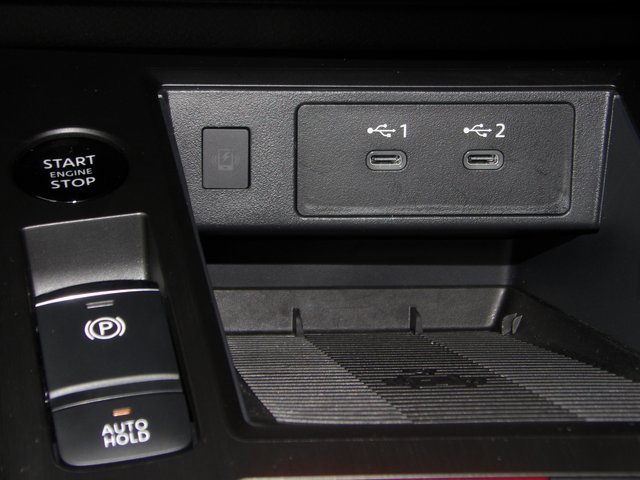 Certified 2025 Nissan Kicks SR image 28