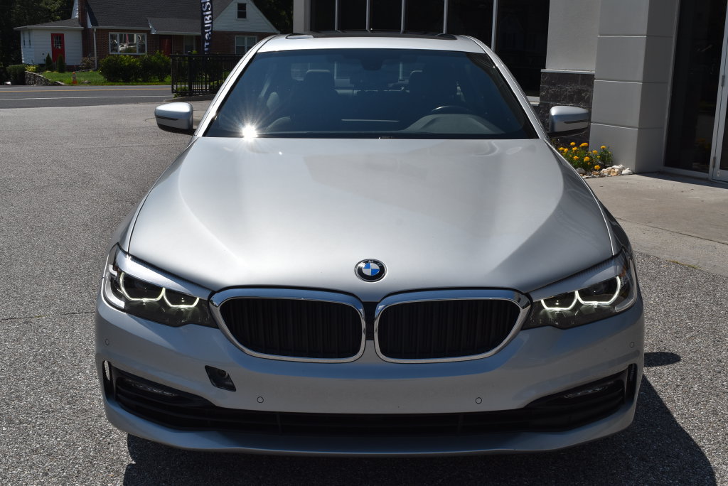 Used 2018 BMW 530i w/ Premium Package RWD image 3
