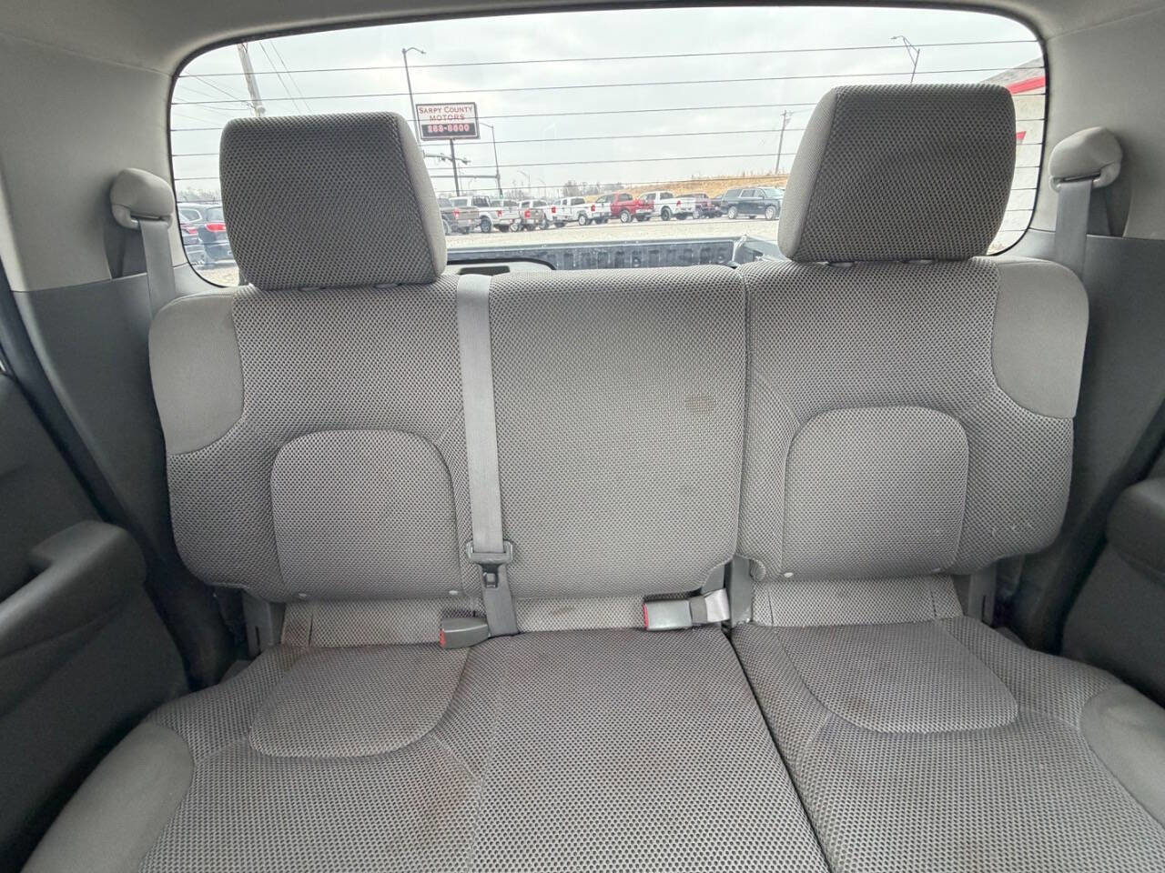 Used 2010 Nissan Frontier SE image 24