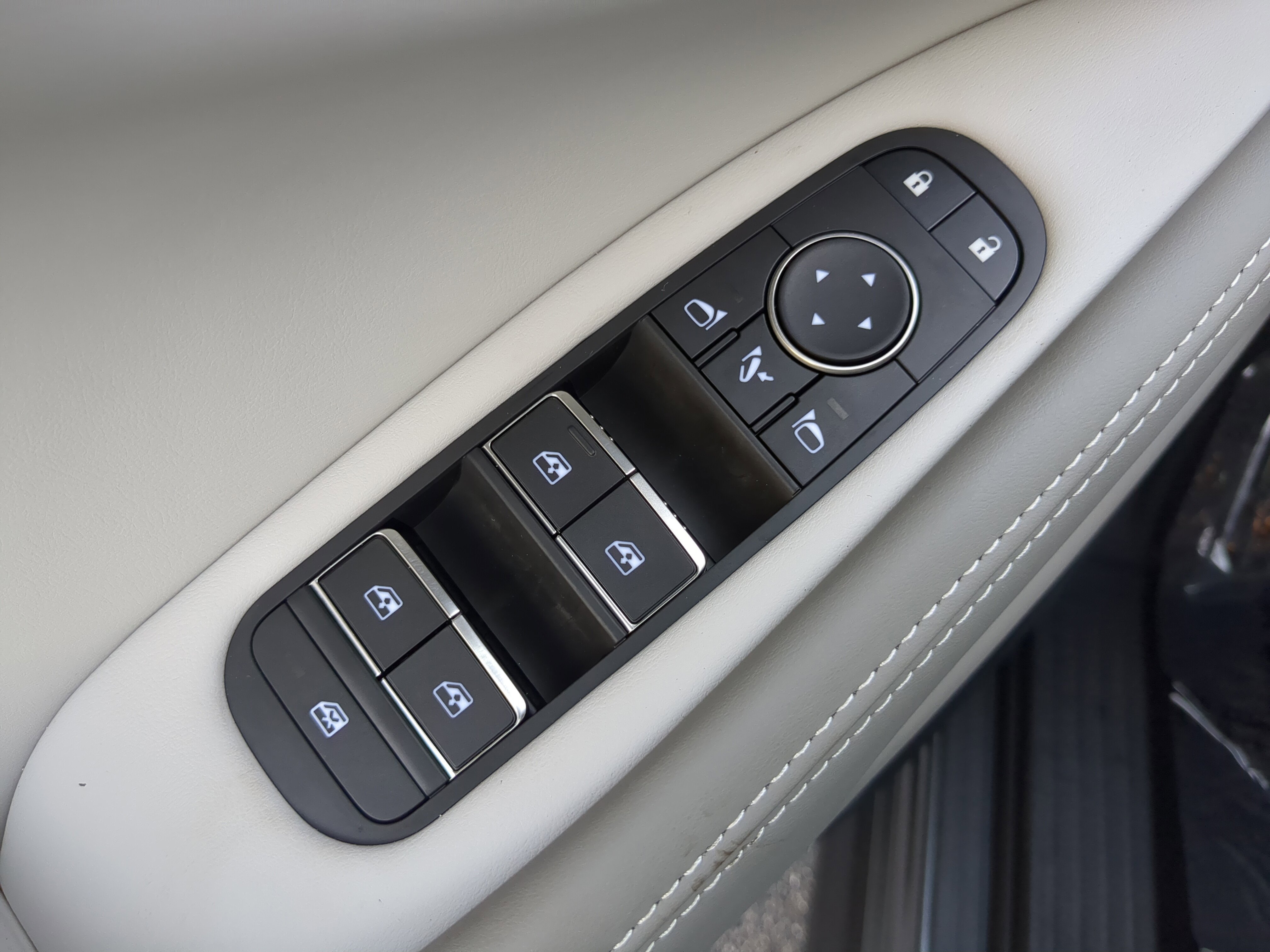 New 2026 INFINITI QX60 Luxe w/ Cargo Package image 17